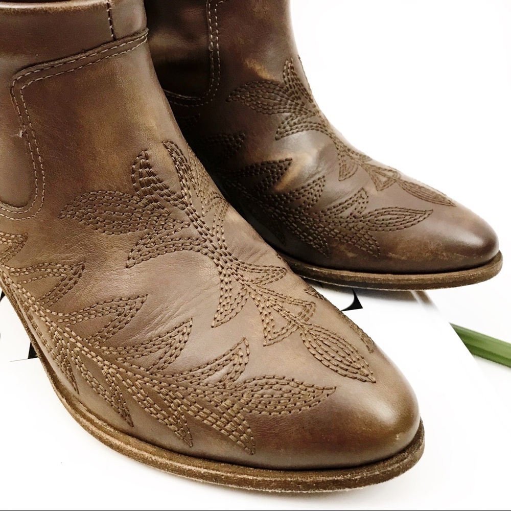 Joie embroidered distressed brown leather booties - Picture 4 of 6